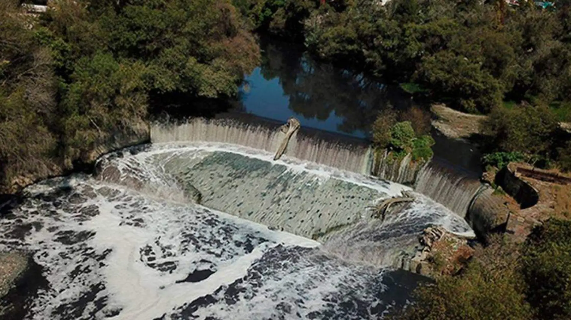 El gobierno federal inició con una revisión de las fuentes de contaminación del río Atoyac para avanzar con el saneamiento